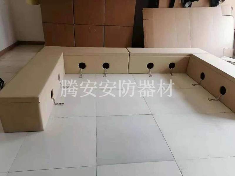 審訊椅廠家的犯人椅都分為幾種，使用過程中都有什么注意的地方？